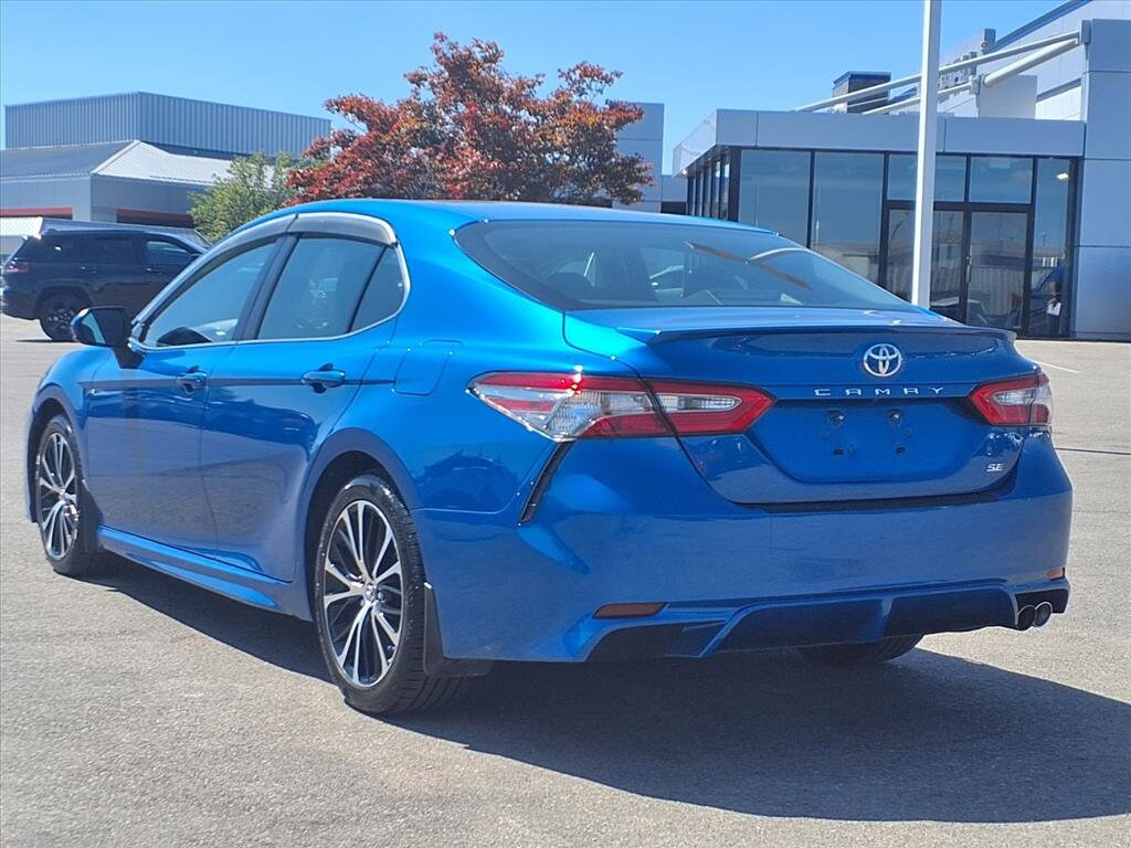 2018 Toyota Camry SE photo 4