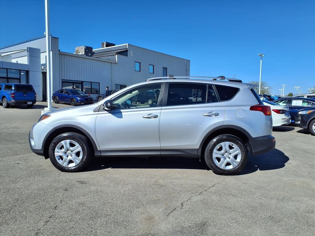 2013 Toyota RAV4 LE photo 2