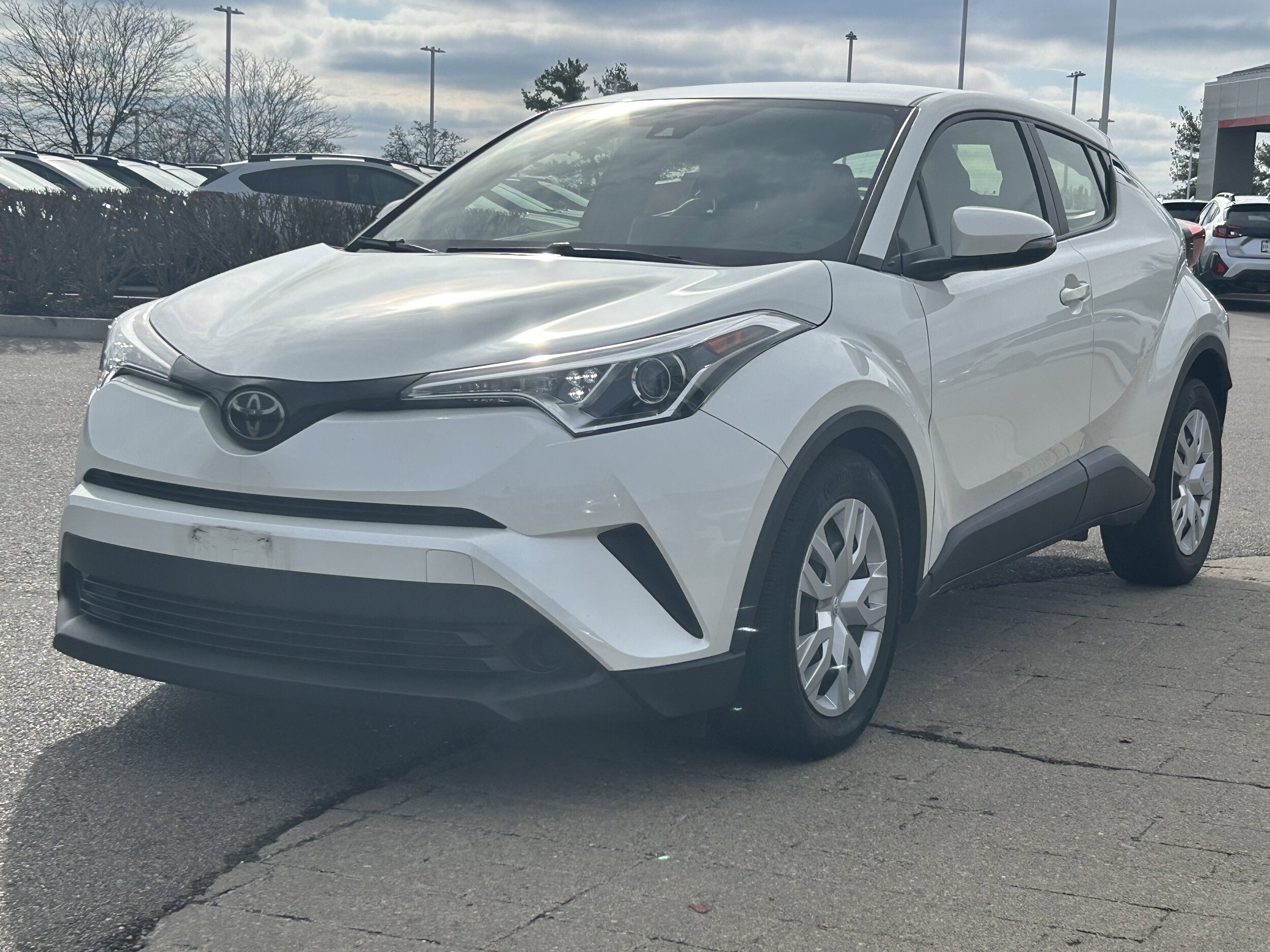 2019 Toyota C-HR LE photo 3