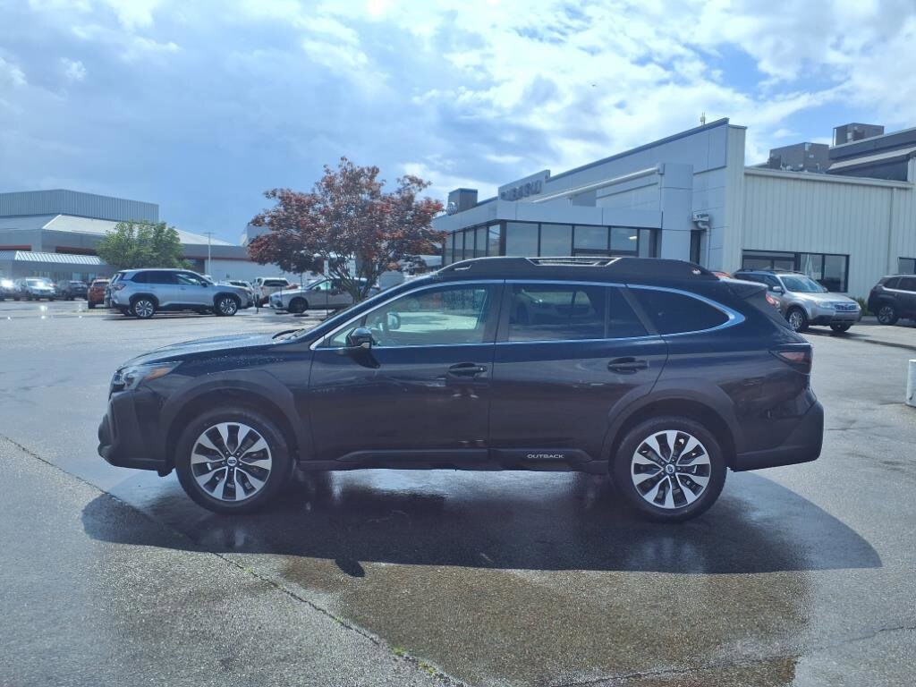 2023 Subaru Outback Limited photo 2