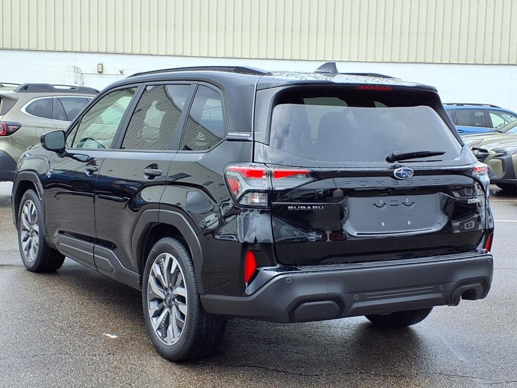 2025 Subaru Forester Touring photo 4