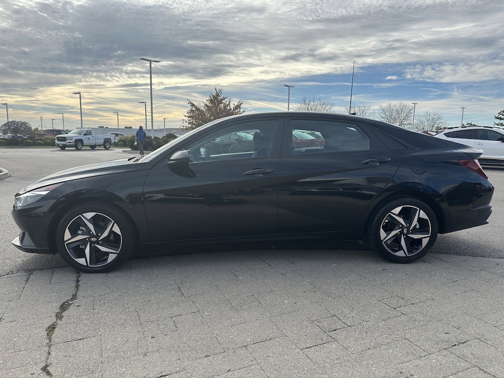 Used 2023 Hyundai Elantra SEL Sedan