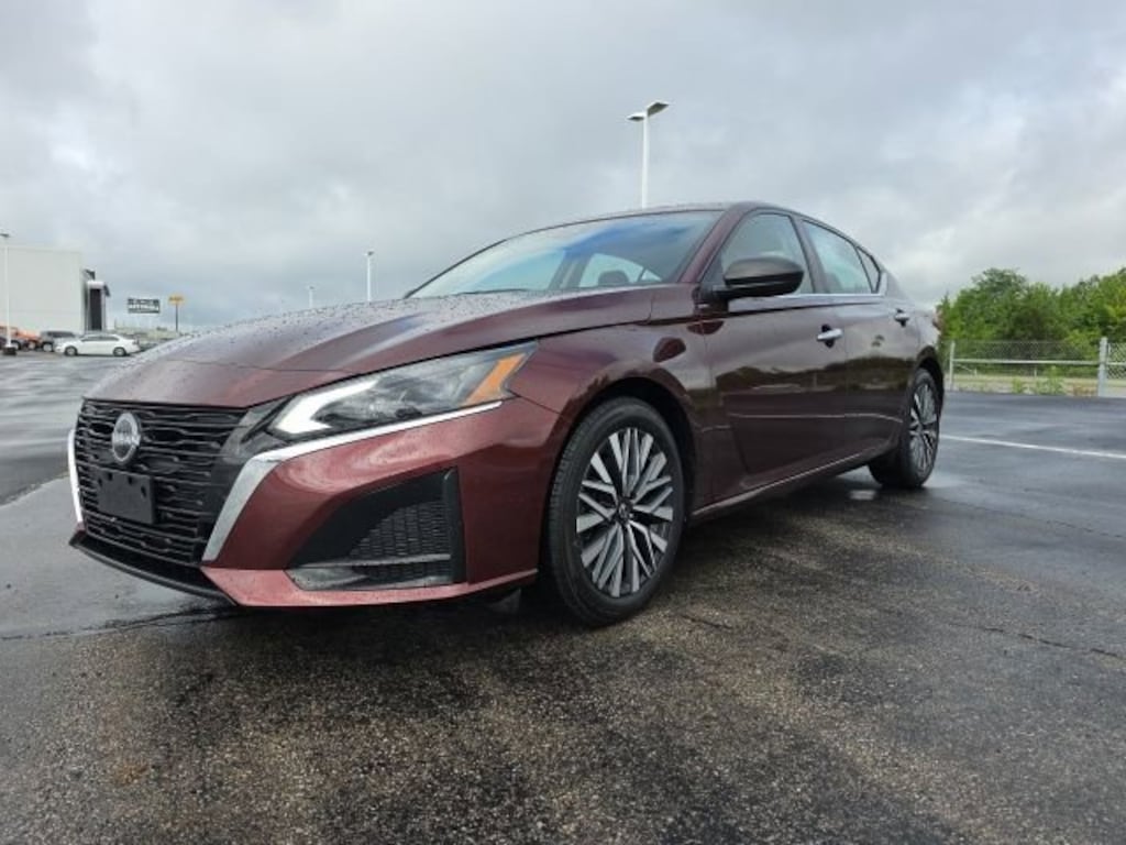 Used 2024 Nissan Altima 2.5 SV Sedan