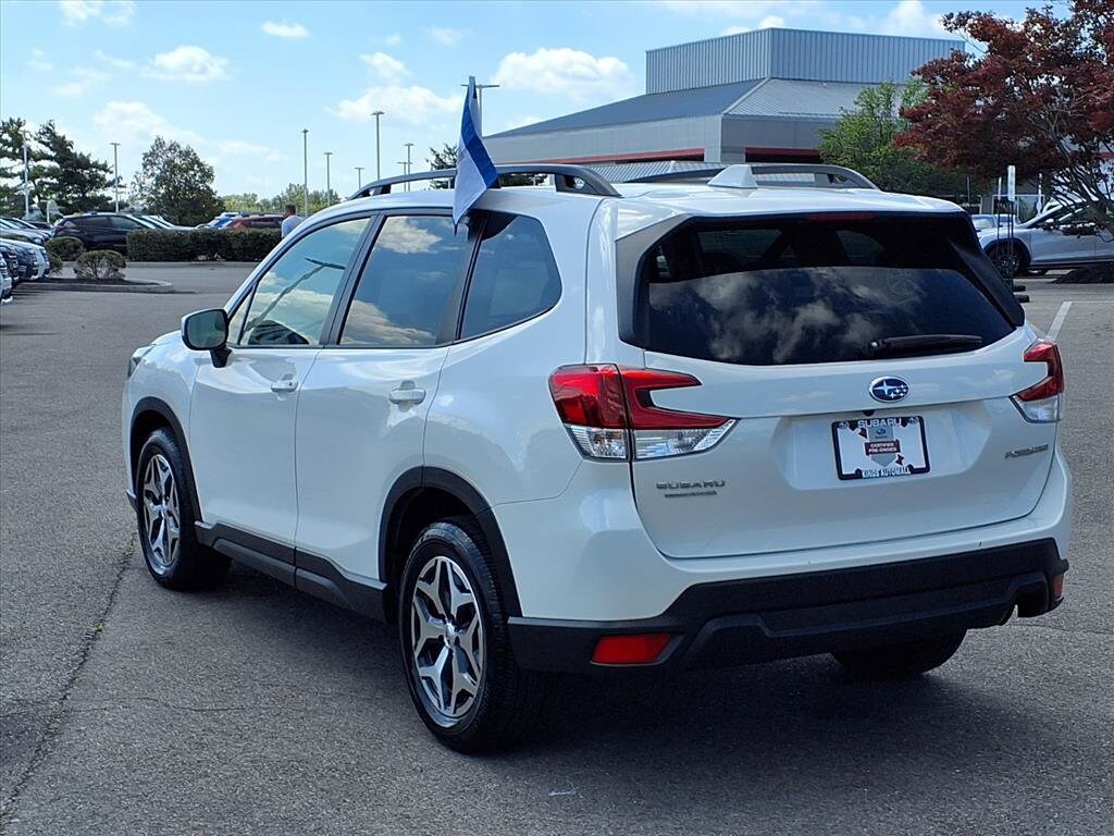 2022 Subaru Forester Premium photo 4
