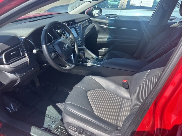 2019 Toyota Camry SE photo 4
