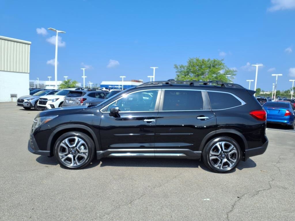 2023 Subaru Ascent Touring photo 3