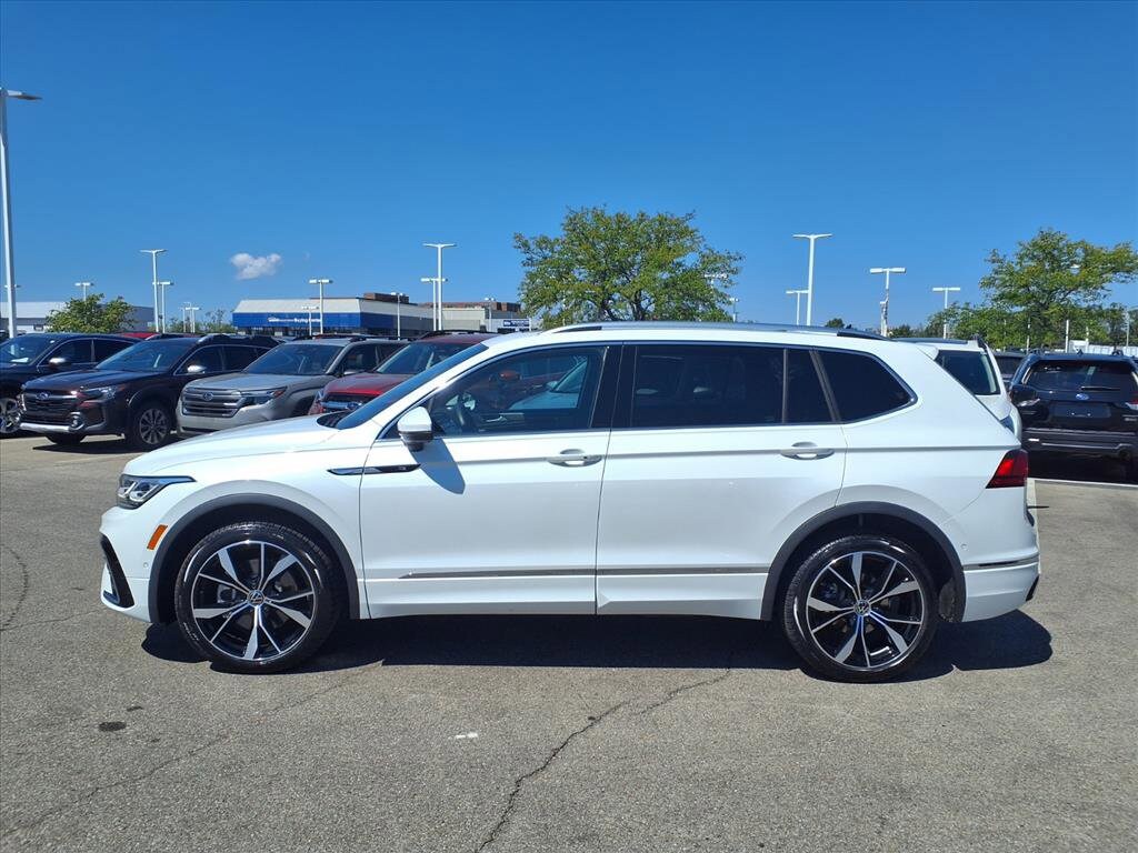 2024 Volkswagen Tiguan SEL R-Line Black photo 3