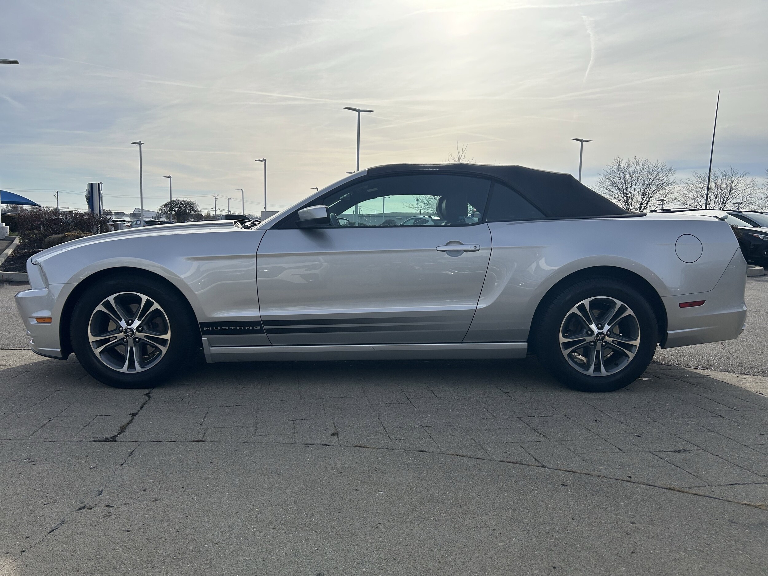 2014 Ford Mustang V6 Premium photo 4