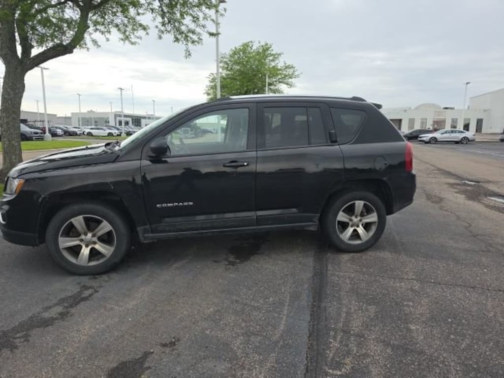 Used 2016 Jeep Compass Latitude 4x4 SUV