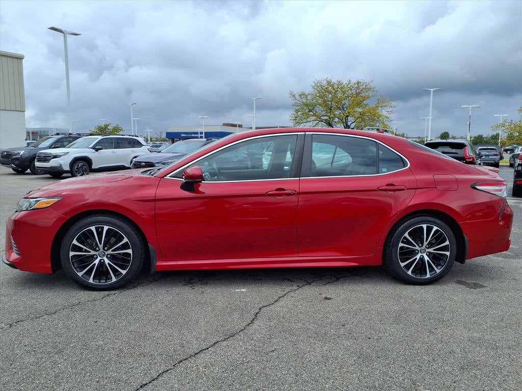 Used 2019 Toyota Camry SE Sedan