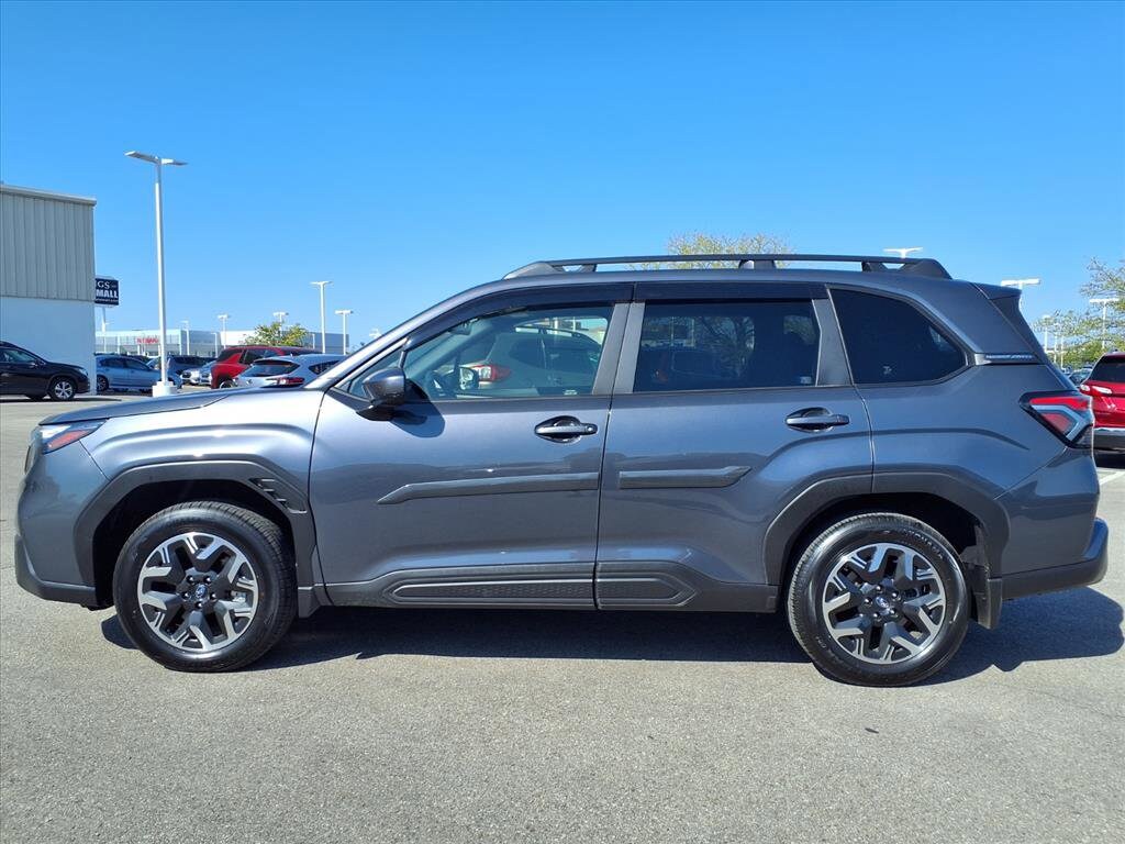2025 Subaru Forester Premium photo 3