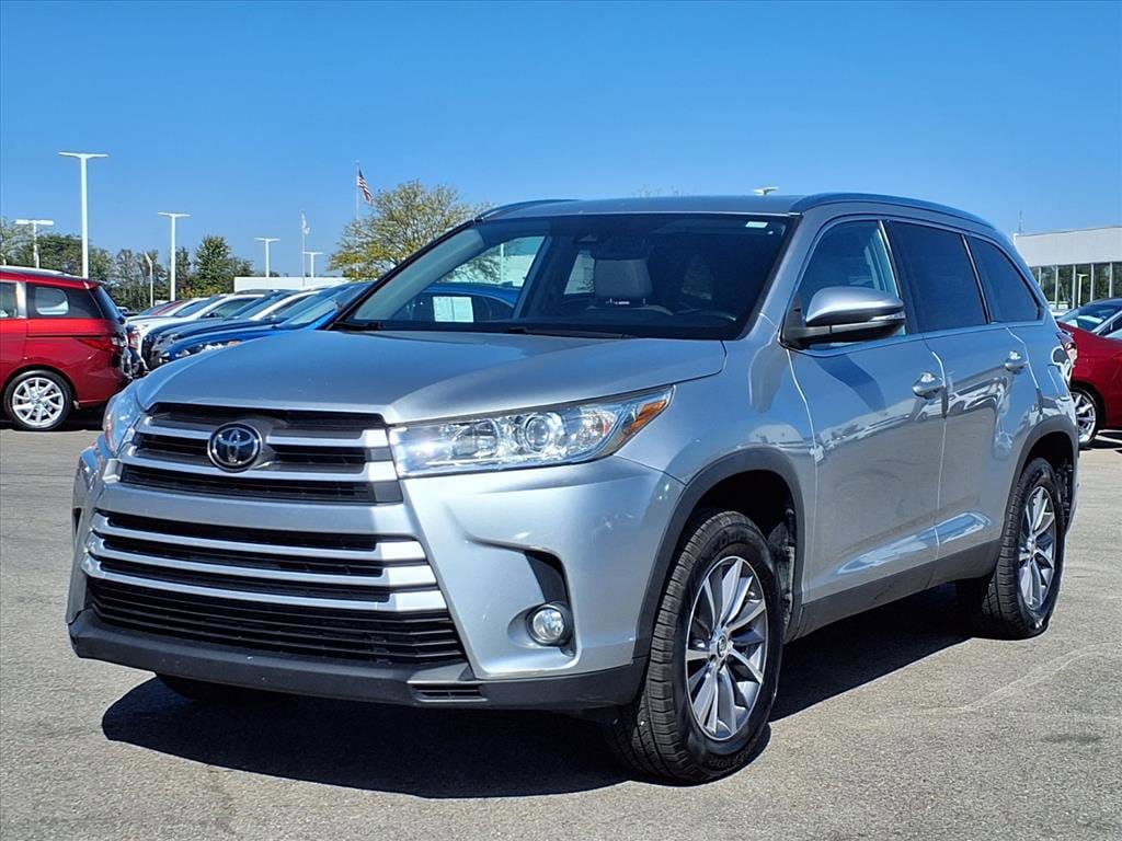 Used 2019 Toyota Highlander XLE V6 SUV
