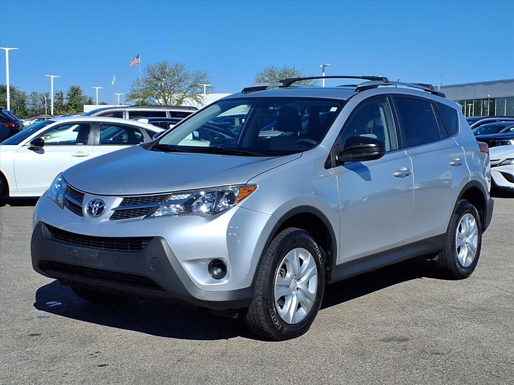 2013 Toyota RAV4 LE photo 2