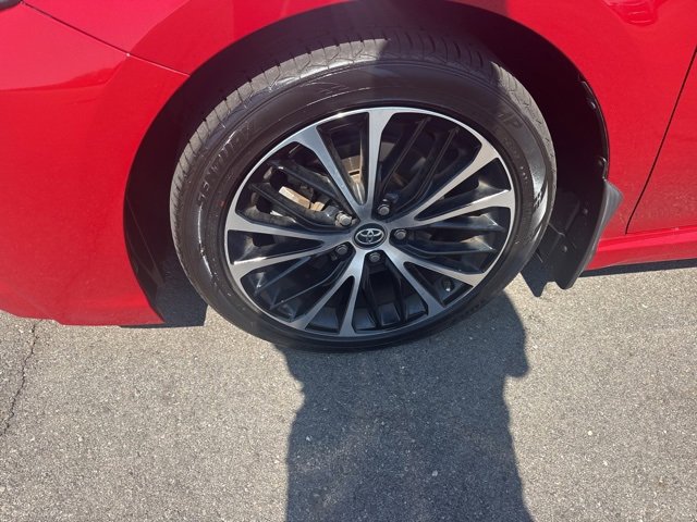 2019 Toyota Camry SE photo 2