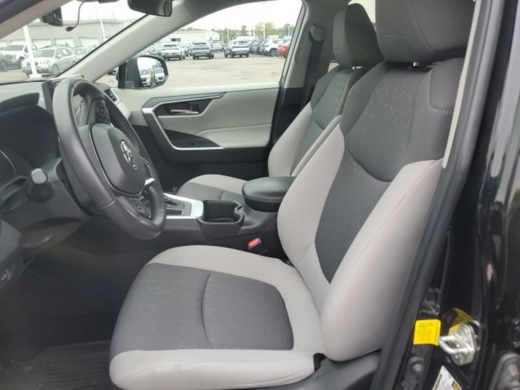 Used 2022 Toyota RAV4 XLE SUV