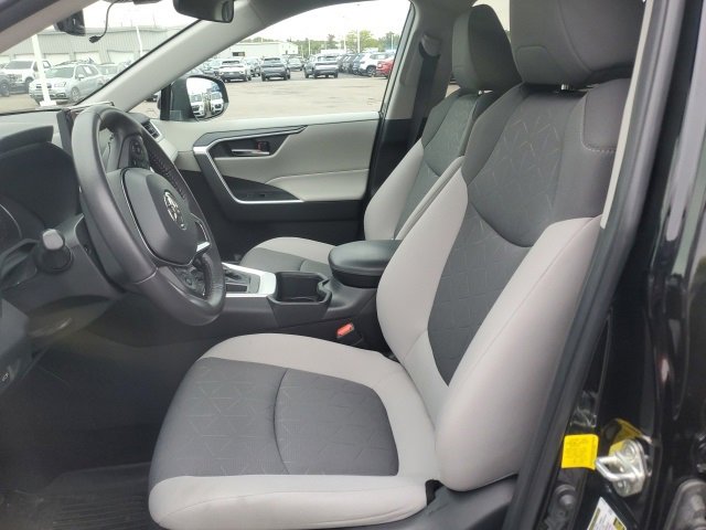 2022 Toyota RAV4 XLE photo 4