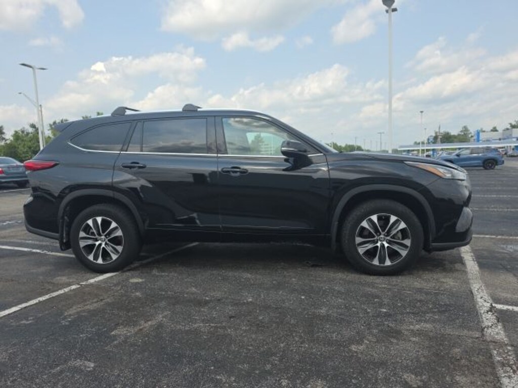 Used 2020 Toyota Highlander XLE SUV