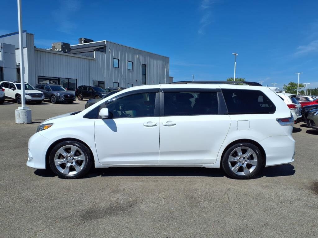 2012 Toyota Sienna photo 3