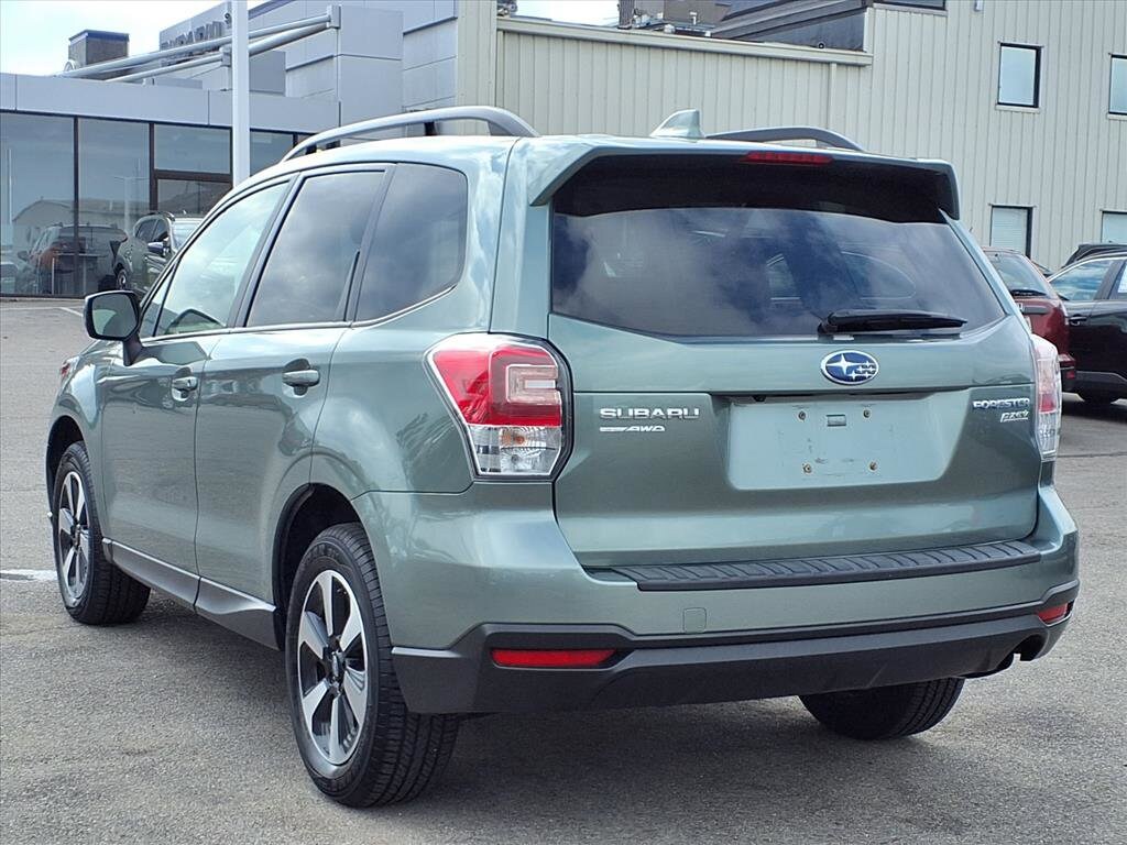2017 Subaru Forester 2.5i Premium photo 4