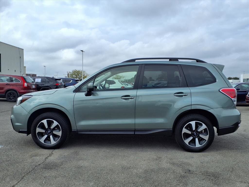 2017 Subaru Forester 2.5i Premium photo 3