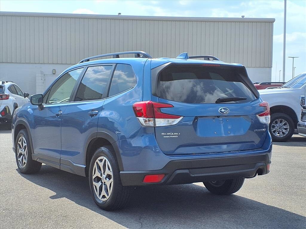 2022 Subaru Forester Premium photo 4