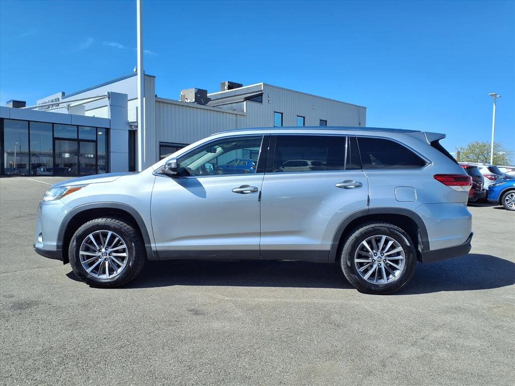 2019 Toyota Highlander XLE photo 3