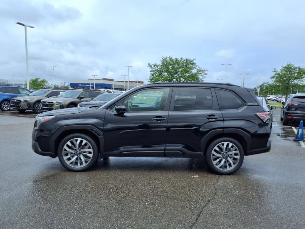 2025 Subaru Forester Touring photo 3