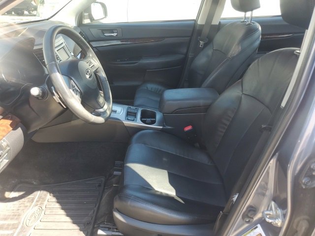 2013 Subaru Legacy 2.5i Limited photo 2