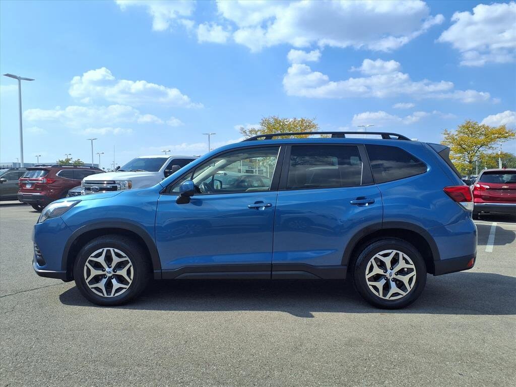 2022 Subaru Forester Premium photo 3