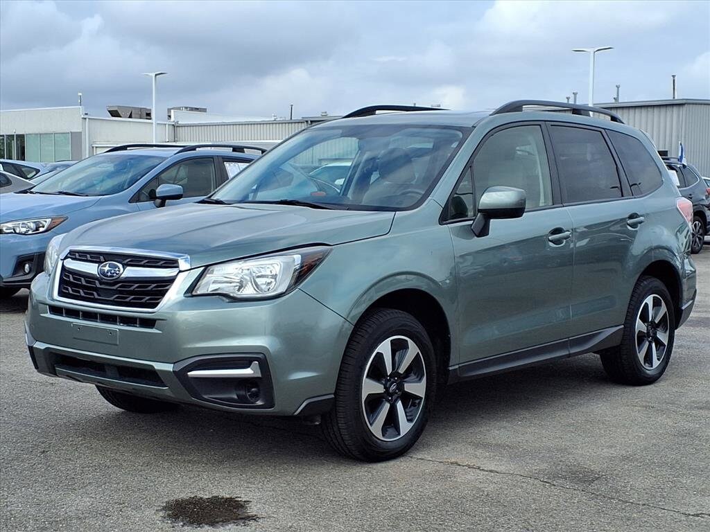 2017 Subaru Forester 2.5i Premium photo 2