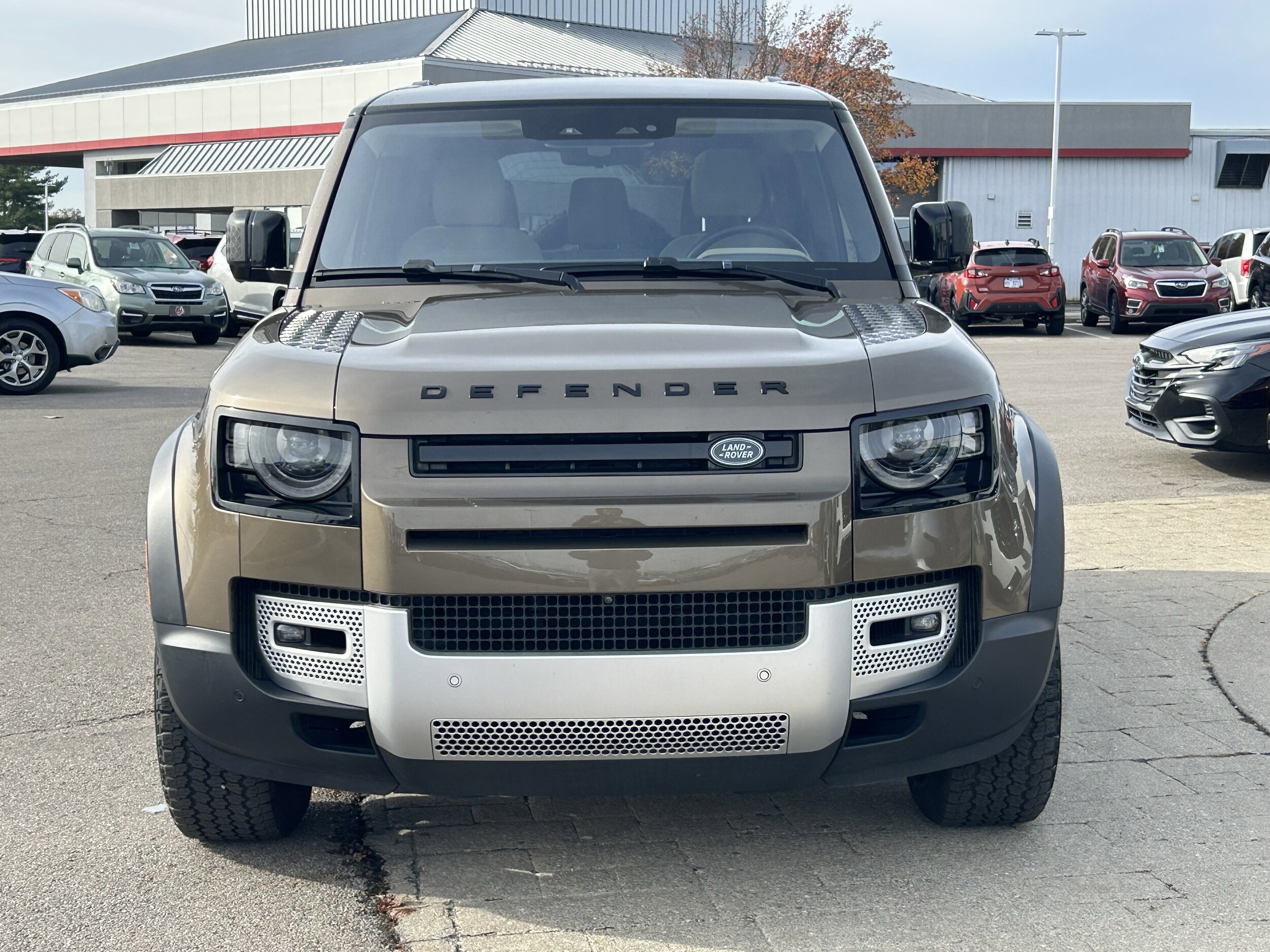 2020 Land Rover Defender 110 HSE photo 2