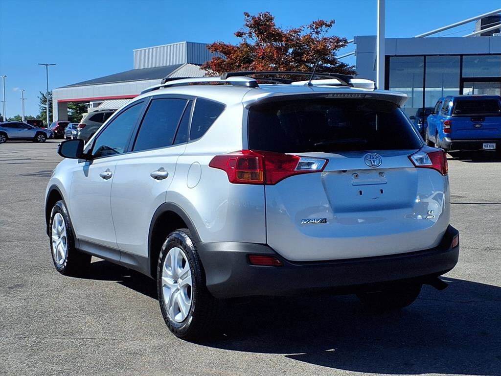 2013 Toyota RAV4 LE photo 3