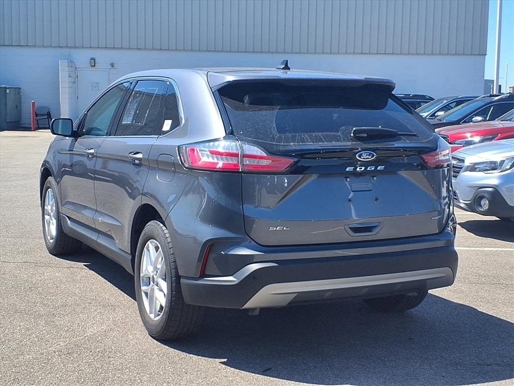 2022 Ford Edge SEL photo 4