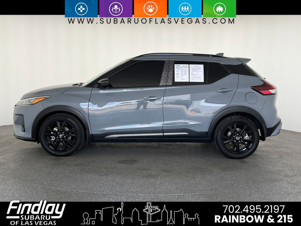 2022 Nissan Kicks SR photo 2