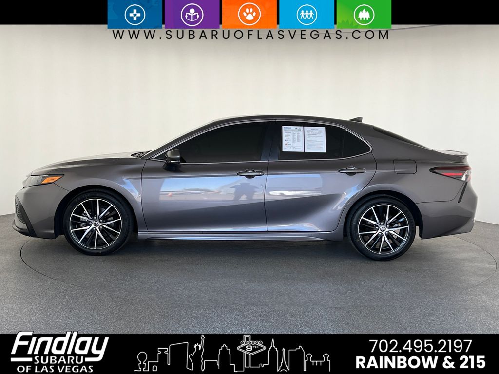 2022 Toyota Camry SE photo 2