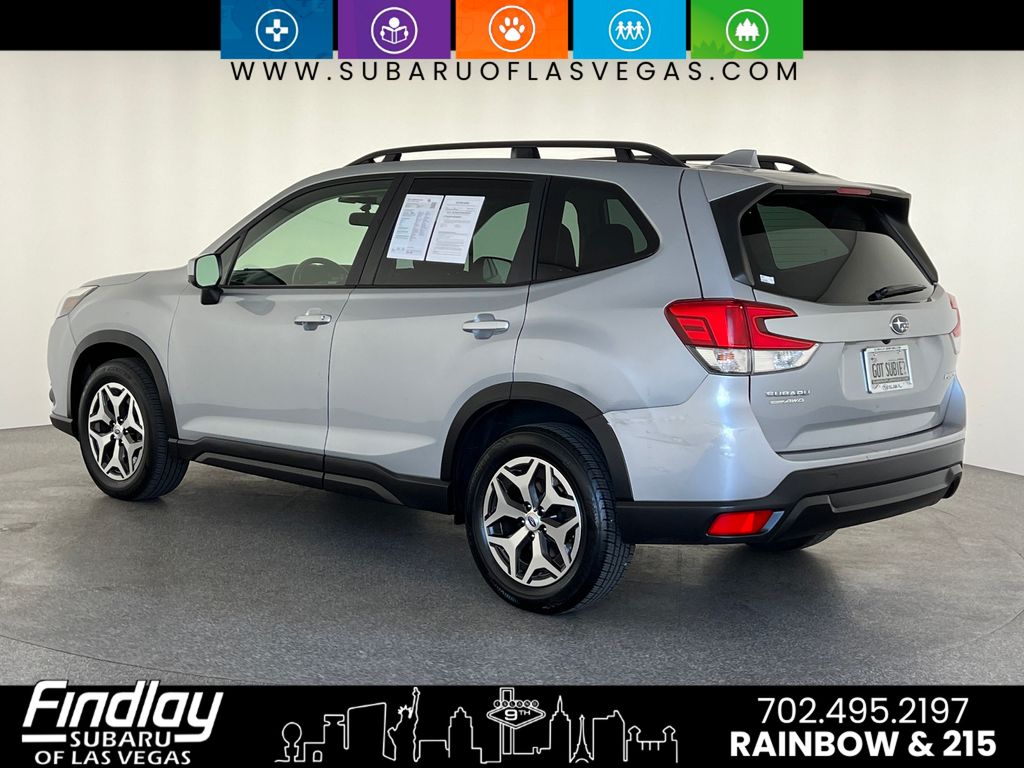 2022 Subaru Forester Premium photo 3