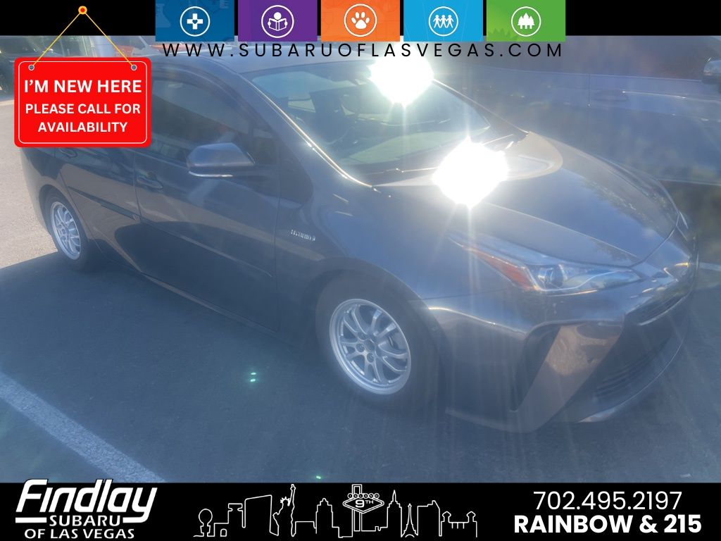 2021 Toyota Prius L photo 2