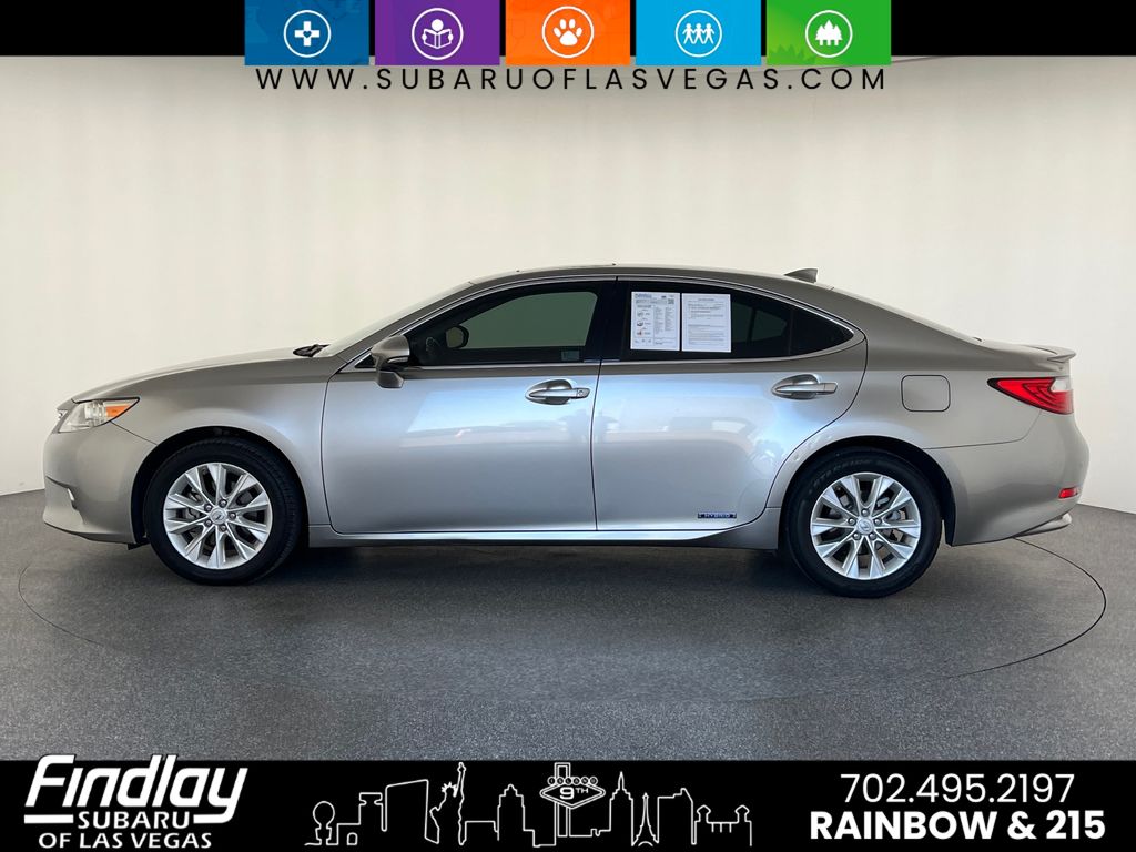 2015 Lexus ES 300h photo 2