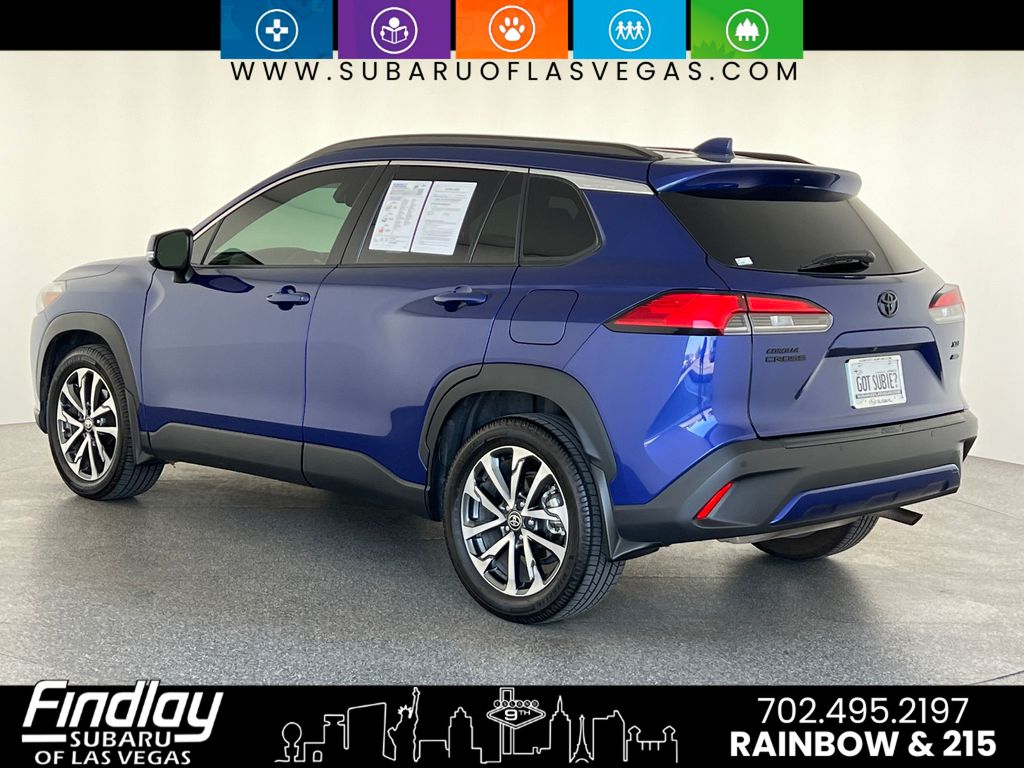 2023 Toyota Corolla Cross XLE photo 3
