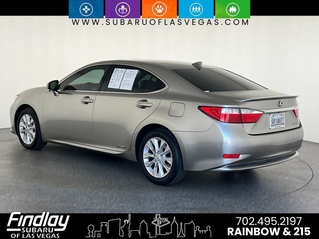 2015 Lexus ES 300h photo 3