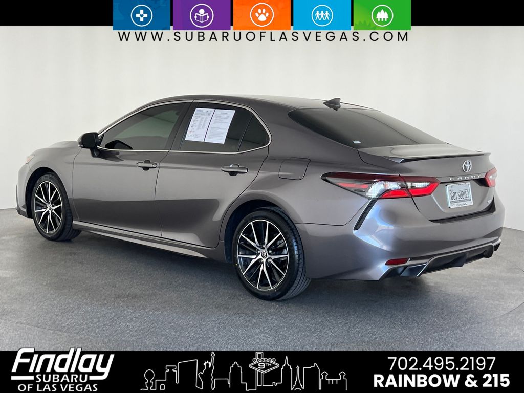 2022 Toyota Camry SE photo 3