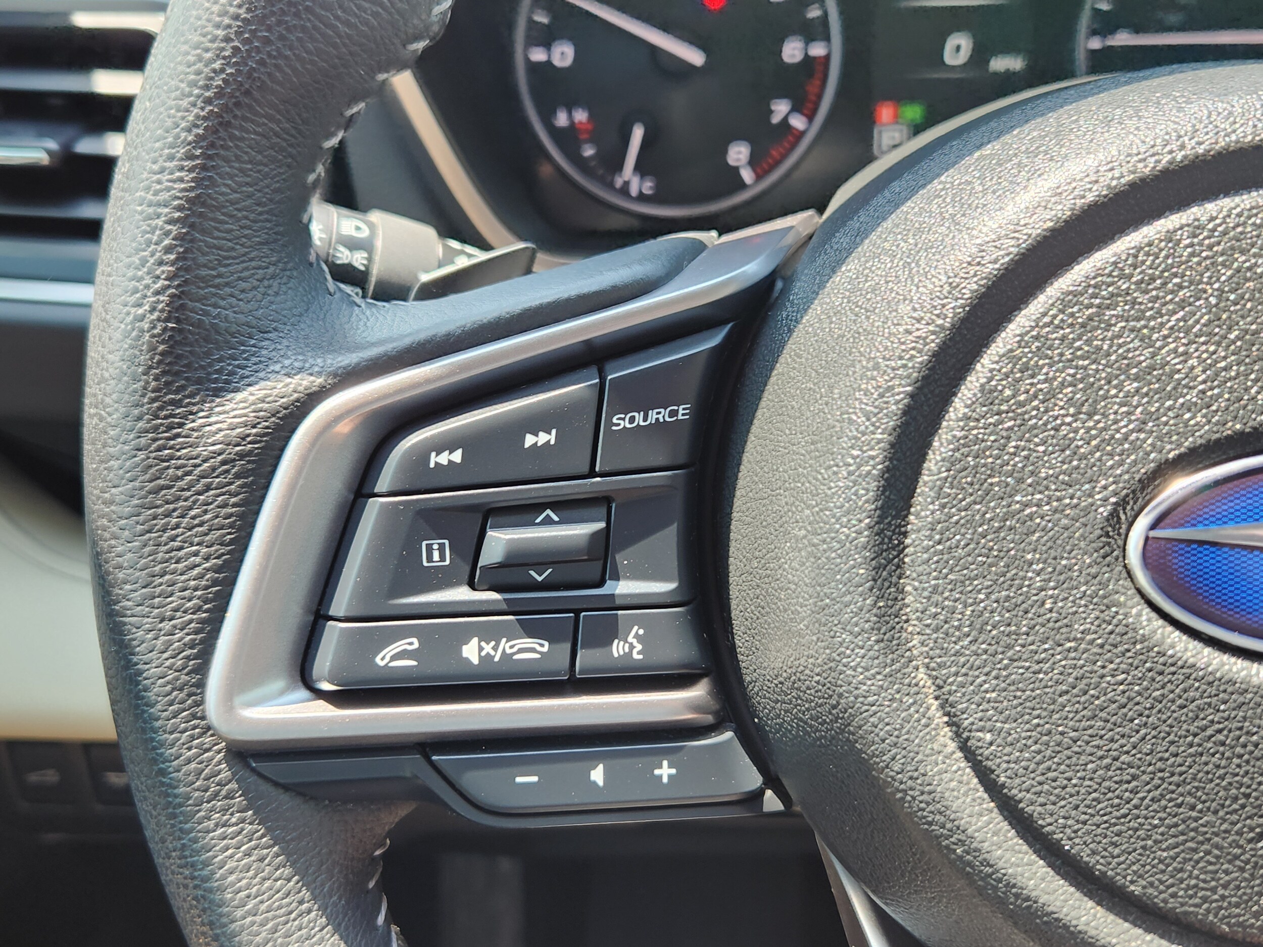 2023 Subaru Ascent Limited - Photo 17