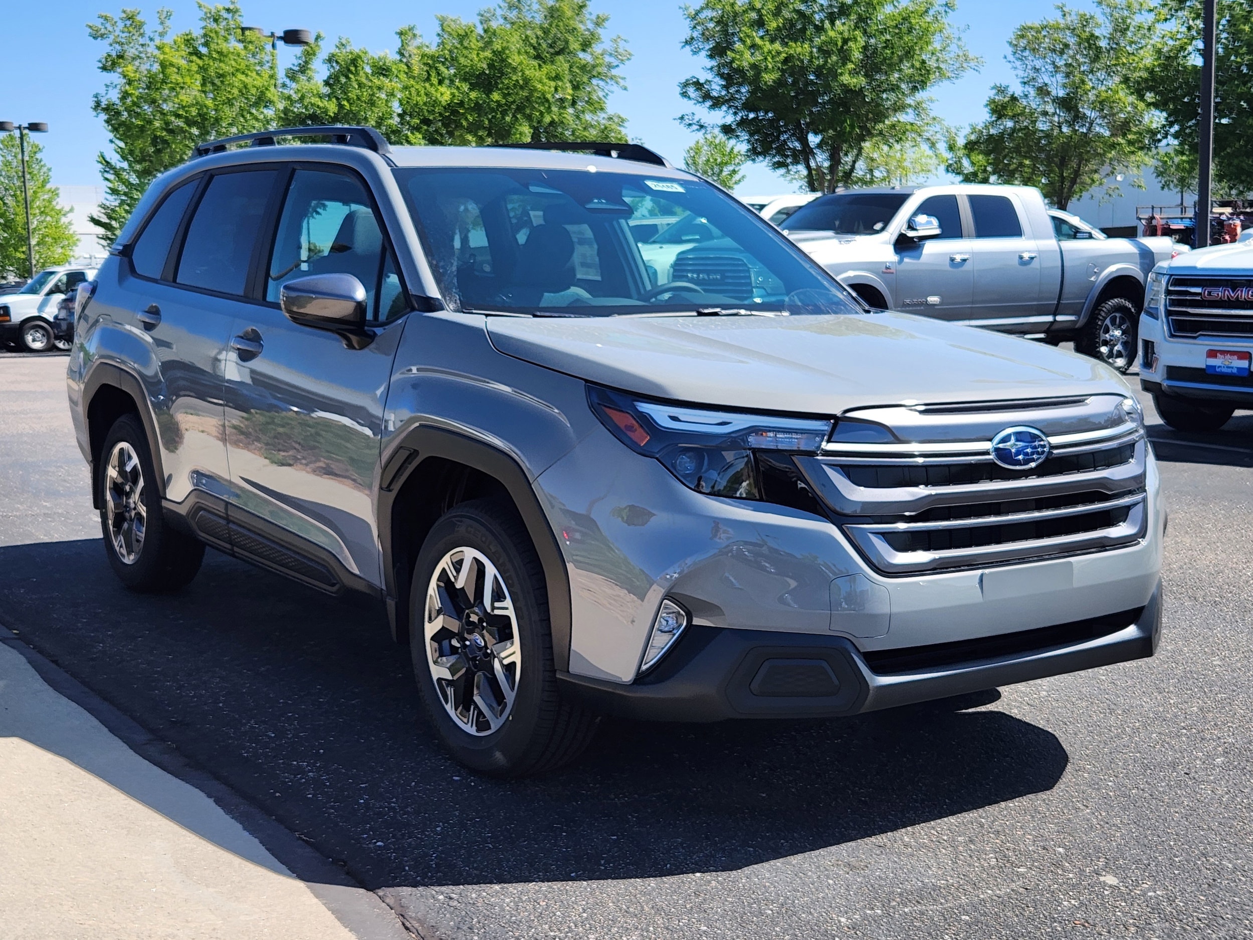 View vehicle photo 3