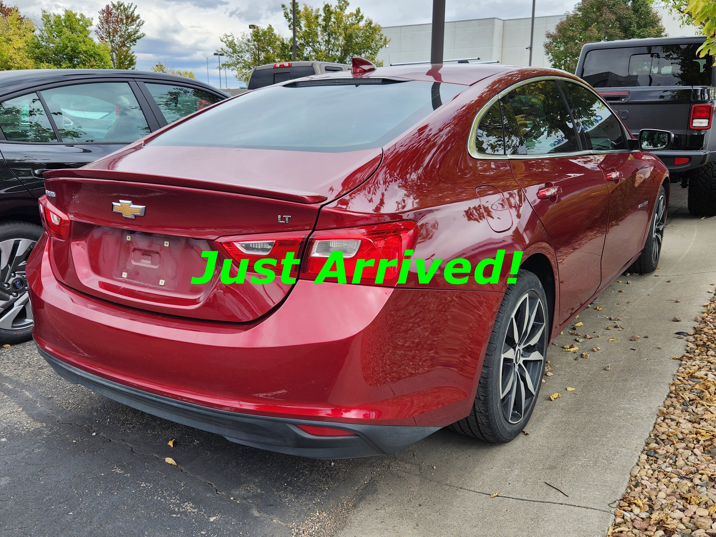 2017 Chevrolet Malibu 1LT photo 2