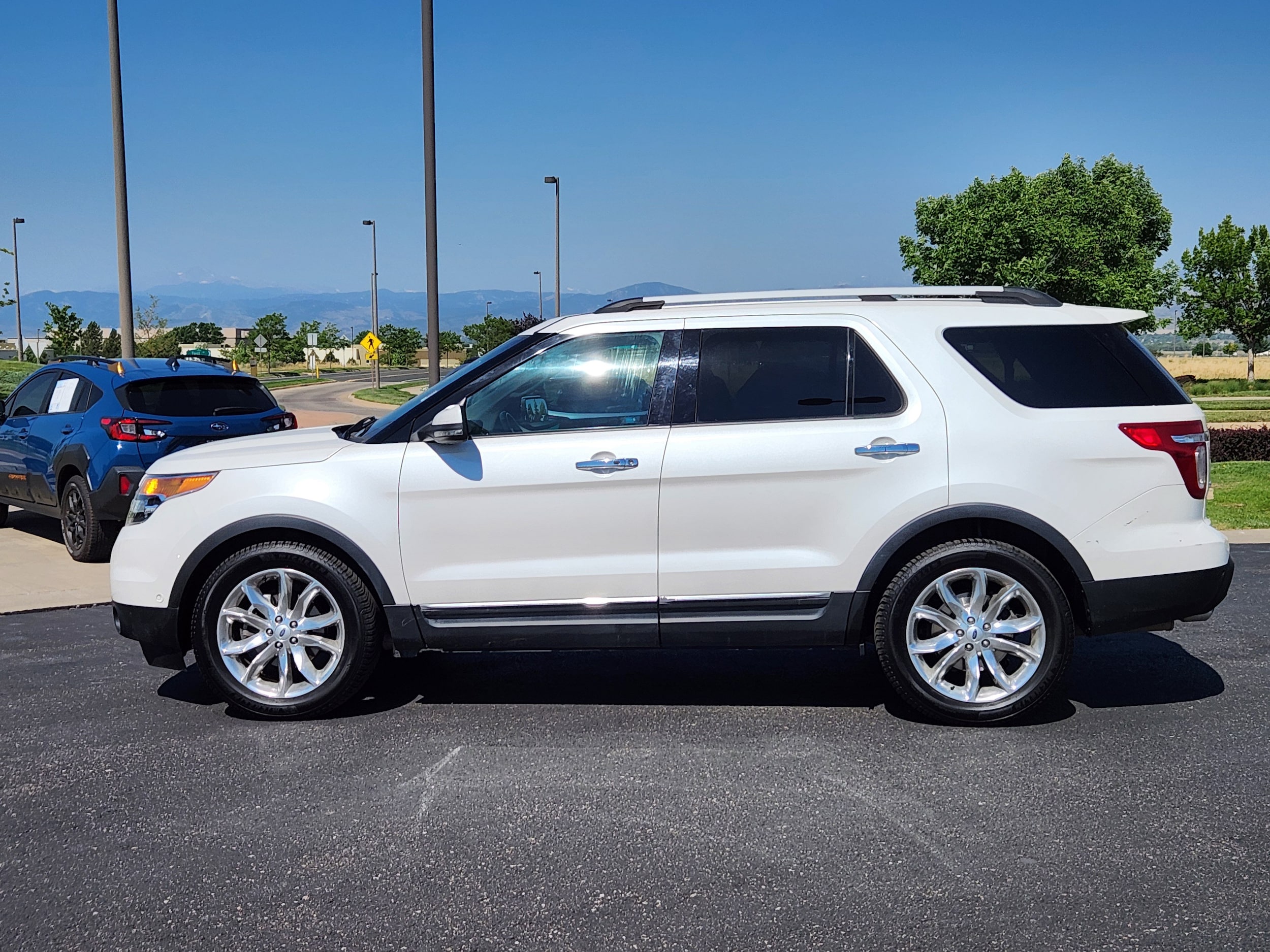White Platinum Clearcoat Metallic 2012 Ford Explorer SUV / Crossover All-Wheel Drive 6-Speed Automatic