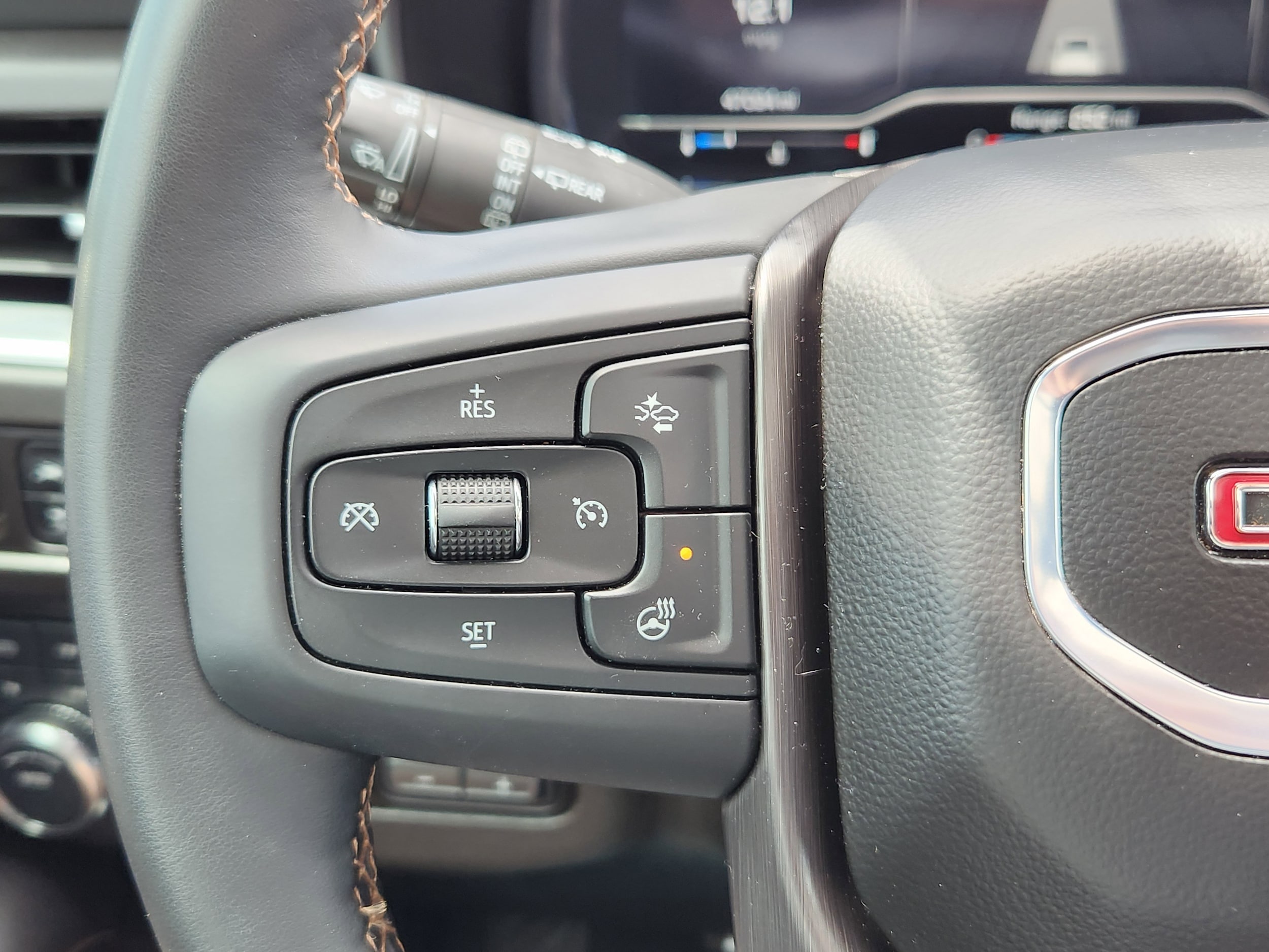 2024 GMC Yukon AT4 - Photo 15