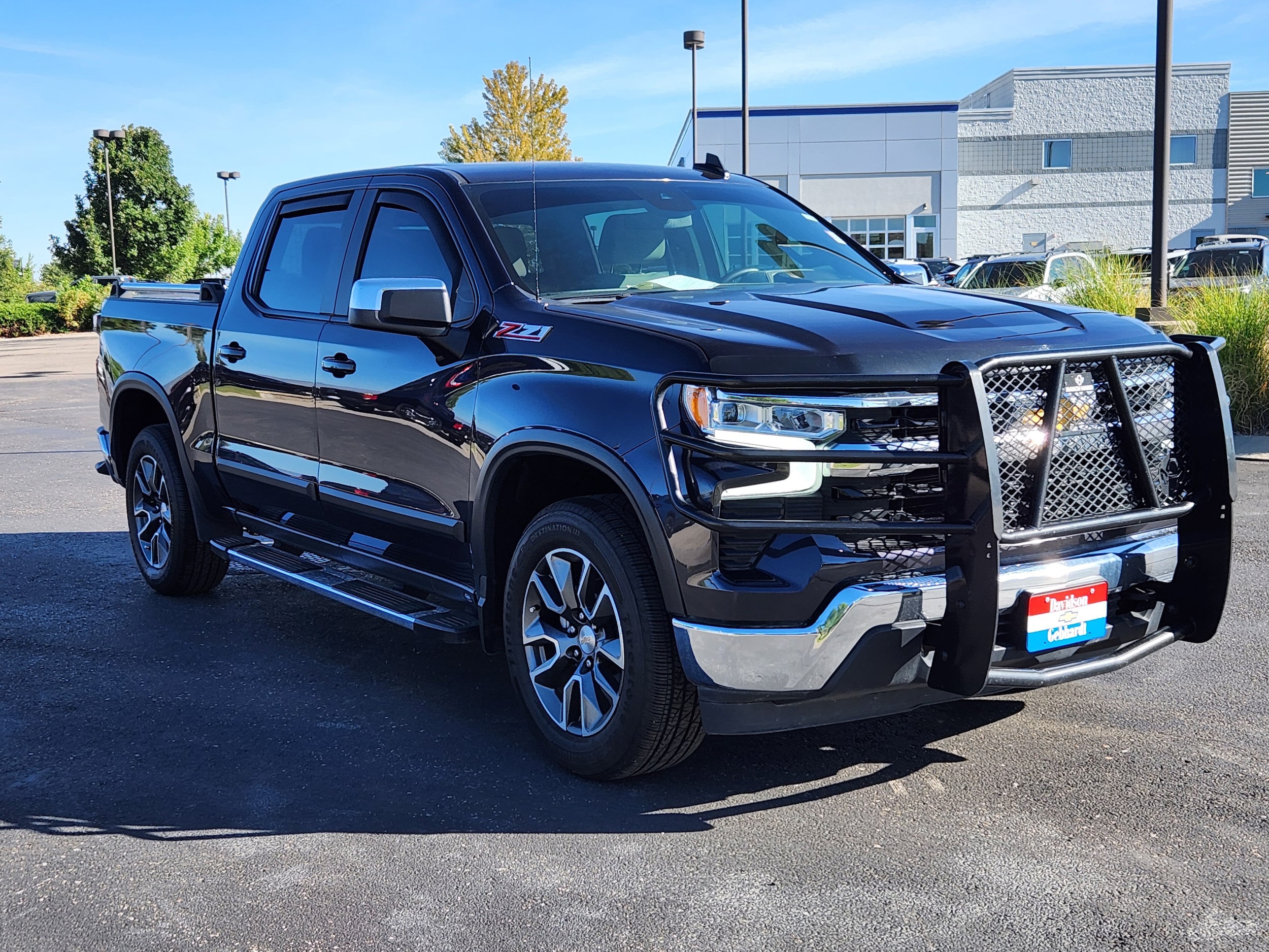 View vehicle photo 4