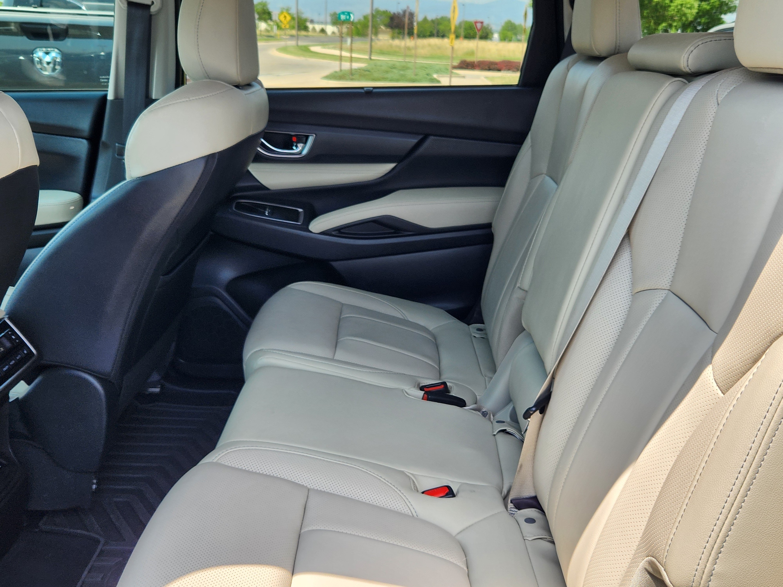 2023 Subaru Ascent Limited - Photo 10