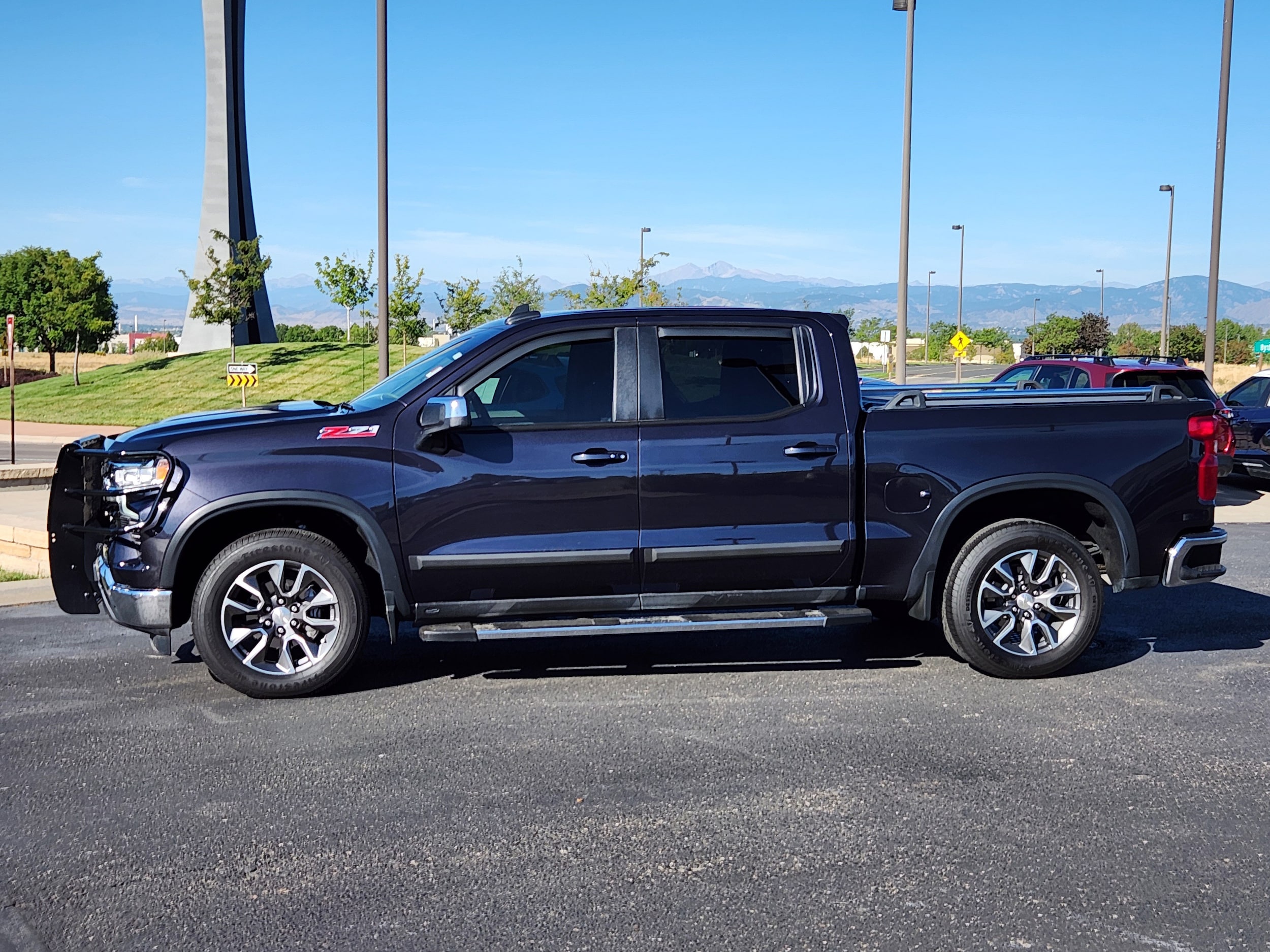 View vehicle photo 2