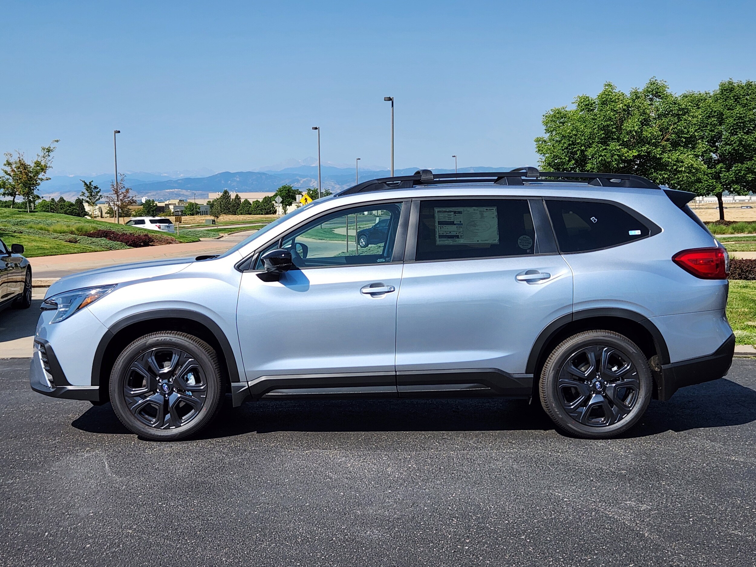 2025 Subaru Ascent Onyx Edition Touring photo 2
